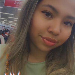 Meet your Posher, Manuela